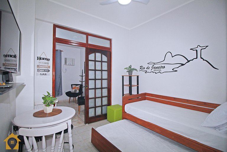 Charmoso Quarto e Sala em Copacabana p/ 4 pessoas