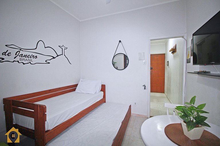 Charmoso Quarto e Sala em Copacabana p/ 4 pessoas