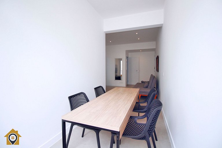 Amplo 2 Quartos Reformado no Leme p/ 6 pessoas