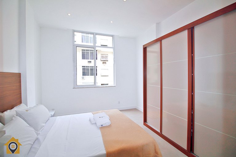 Amplo 2 Quartos Reformado no Leme p/ 6 pessoas