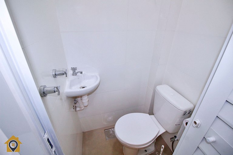 Amplo 2 Quartos Reformado no Leme p/ 6 pessoas