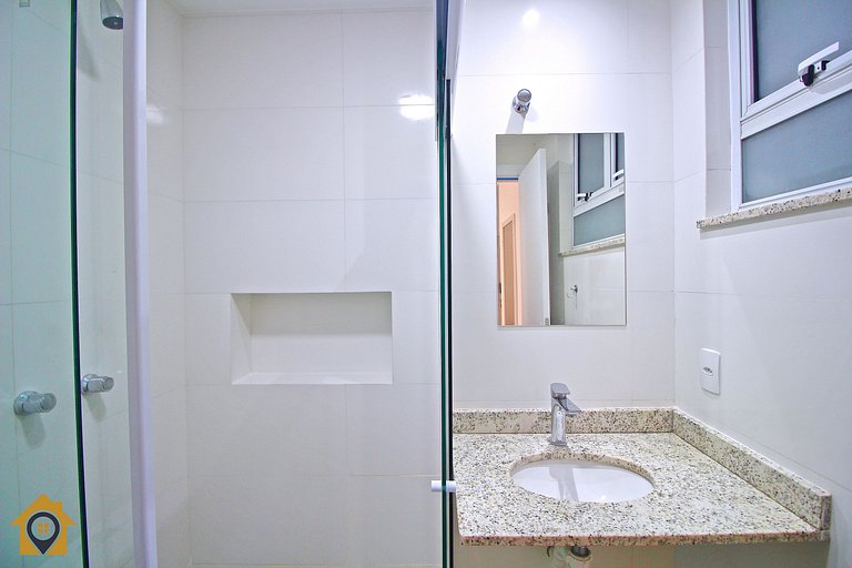 Amplo 2 Quartos Reformado no Leme p/ 6 pessoas