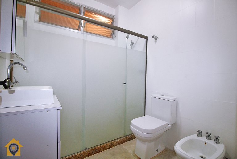 Apartamento Amplo de 2 quartos em Copacabana