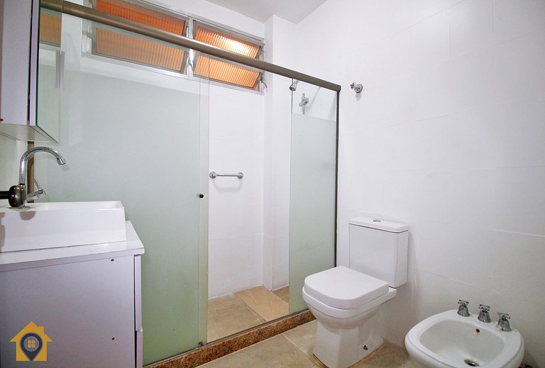 Apartamento Amplo de 2 quartos em Copacabana