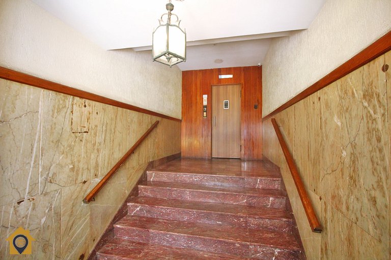 Apartamento Amplo de 2 quartos em Copacabana