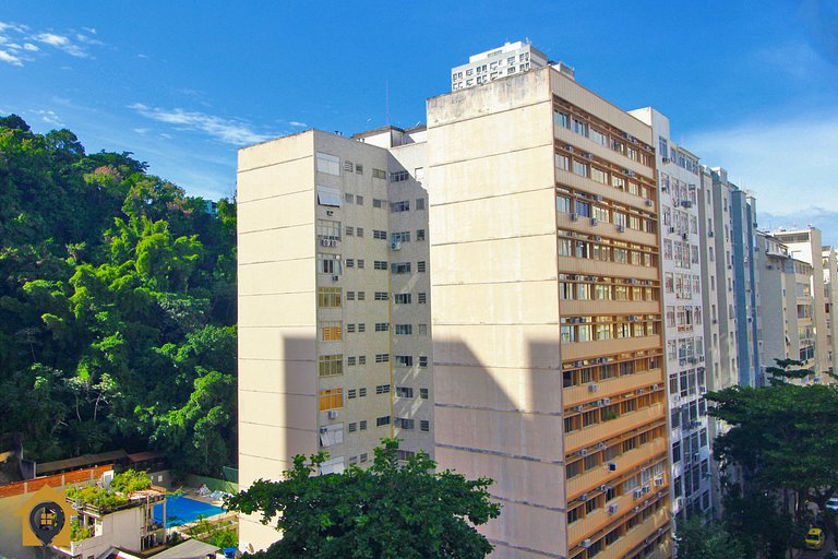 Apto no Leme a 300m da Praia p/ 4 Pessoas