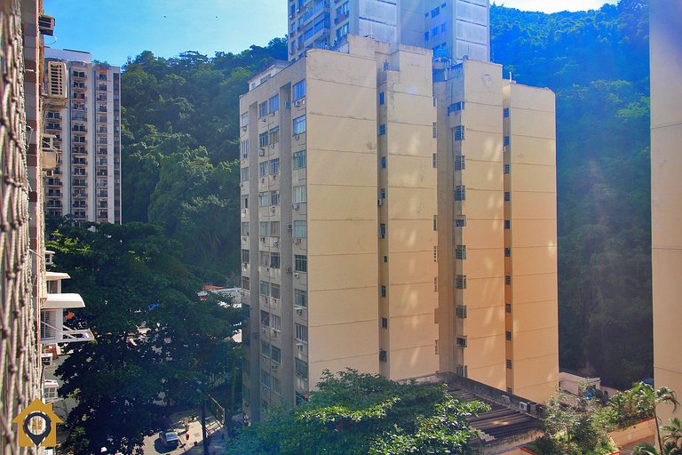 Apto no Leme a 300m da Praia p/ 4 Pessoas