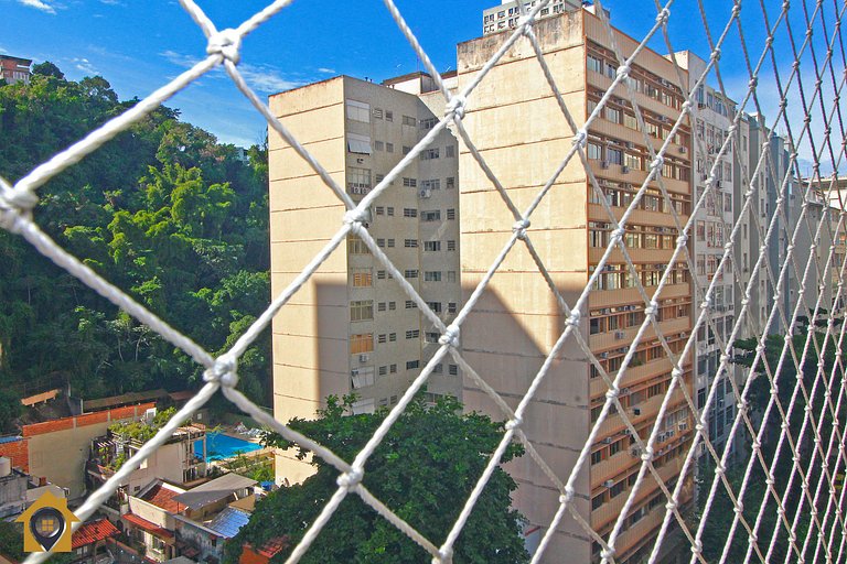 Apto no Leme a 300m da Praia p/ 4 Pessoas
