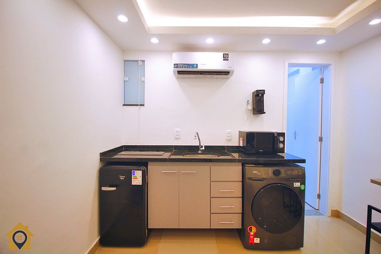 Studio Completo na Quadra da Praia p/ 4 Pessoas