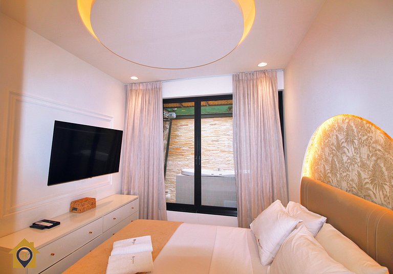 Luxuoso Quarto e Sala com Jacuzzi e Churrasqueira