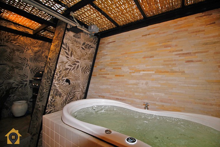 Luxuoso Quarto e Sala com Jacuzzi e Churrasqueira
