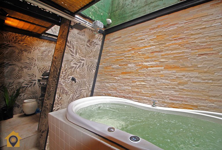 Luxuoso Quarto e Sala com Jacuzzi e Churrasqueira